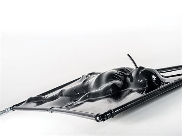 Mister B Vac Rack – Vakuumbett für extreme Latex-Erfahrungen